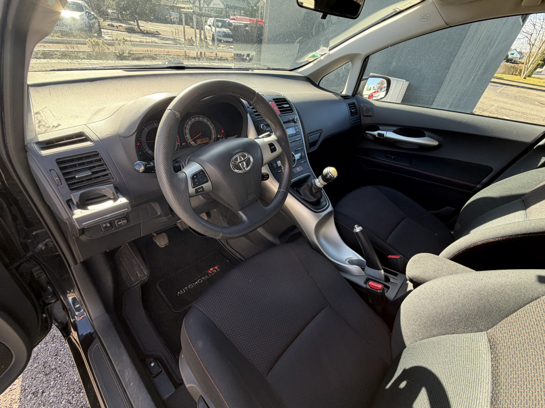 Toyota Auris — 8