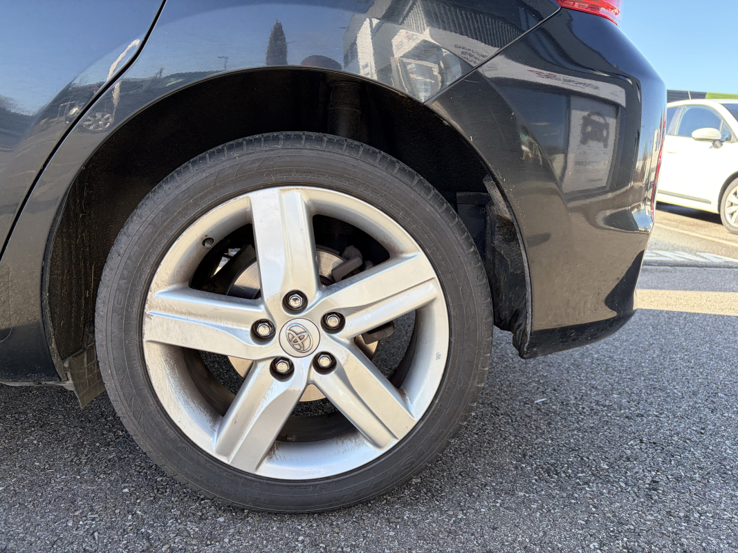 Toyota Auris — 27