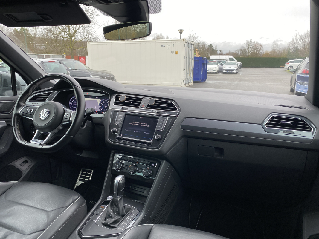 Volkswagen Tiguan — 12
