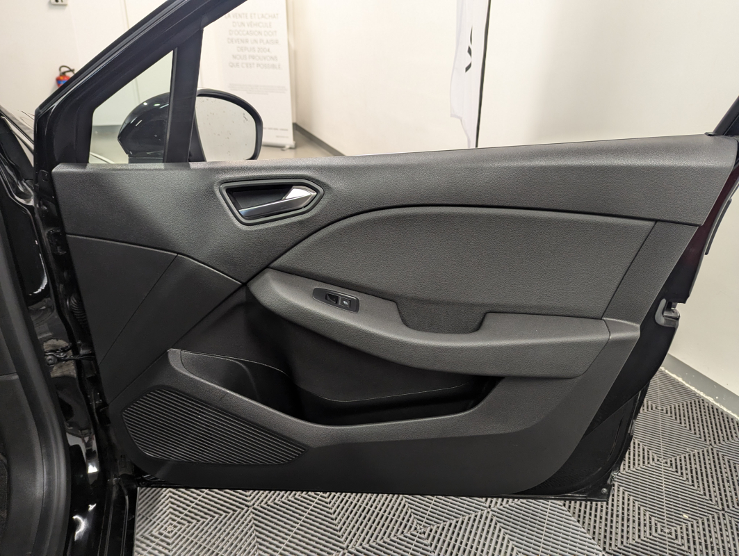 Mitsubishi Colt — 28