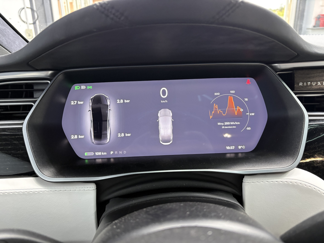Tesla Model X — 15