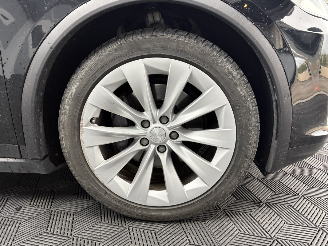 Tesla Model X — 28