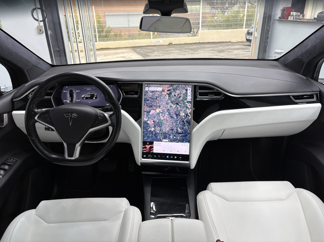 Tesla Model X — 16