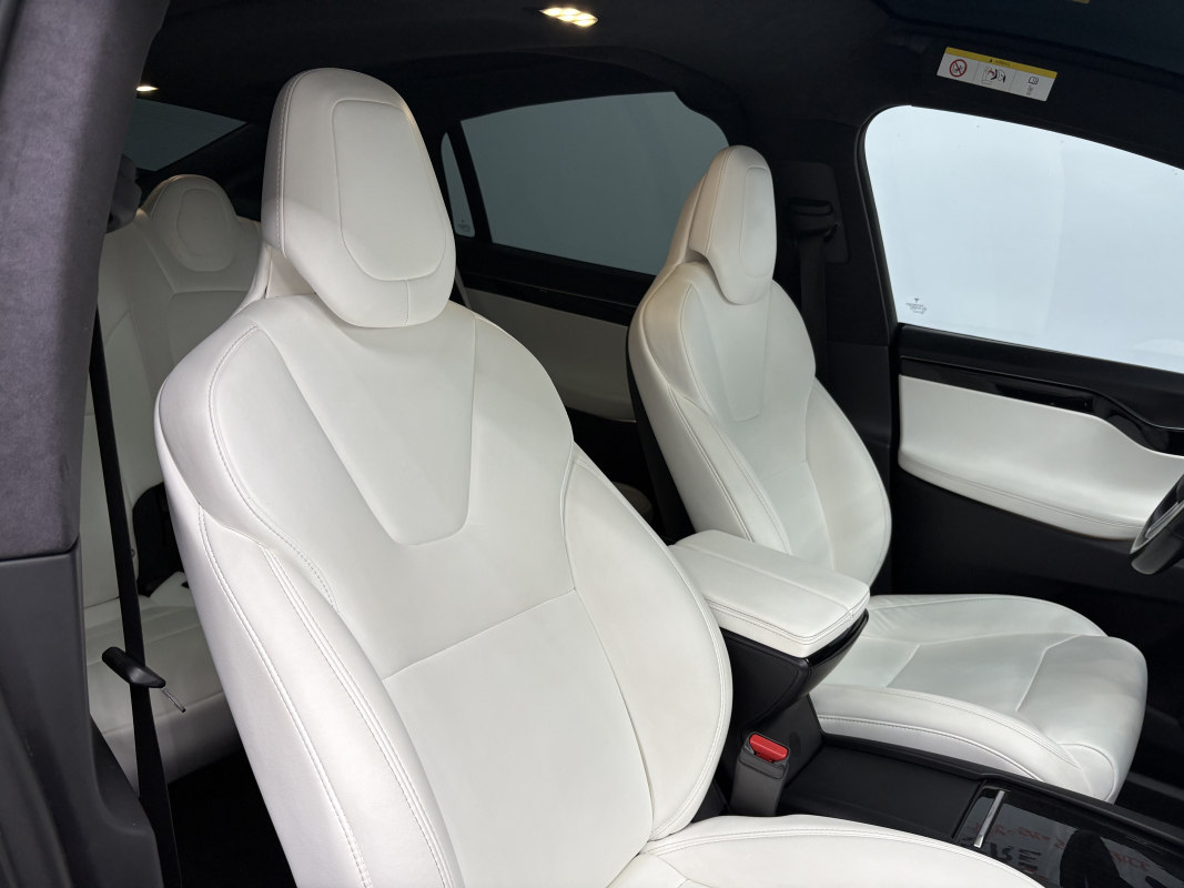 Tesla Model X — 18