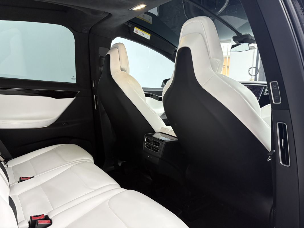Tesla Model X — 22