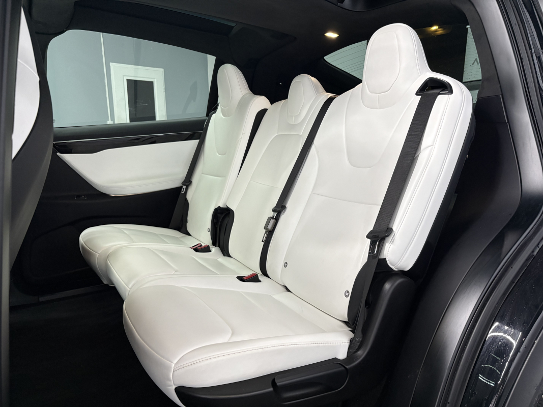 Tesla Model X — 25