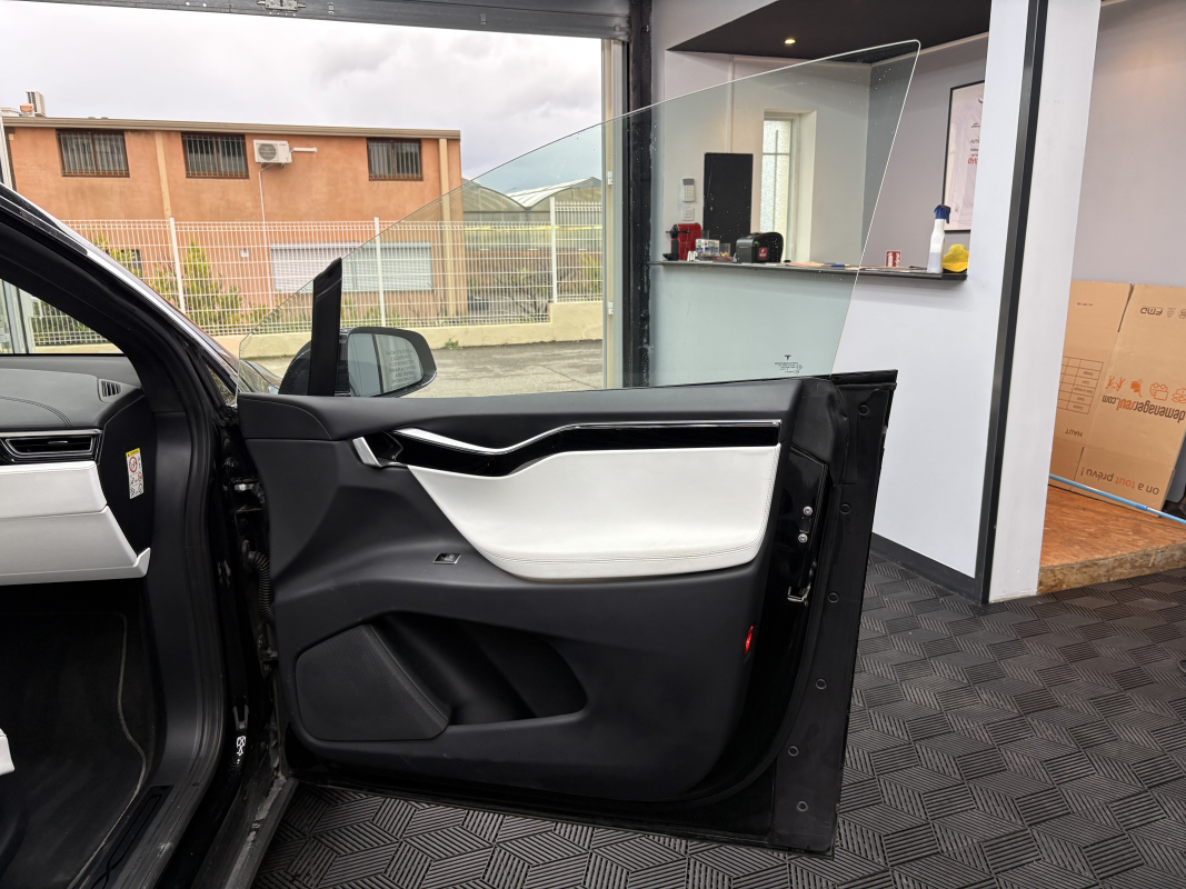 Tesla Model X — 34