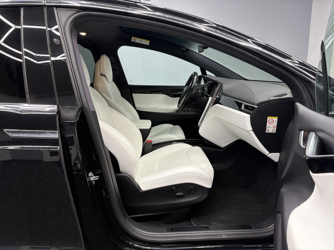 Tesla Model X — 17