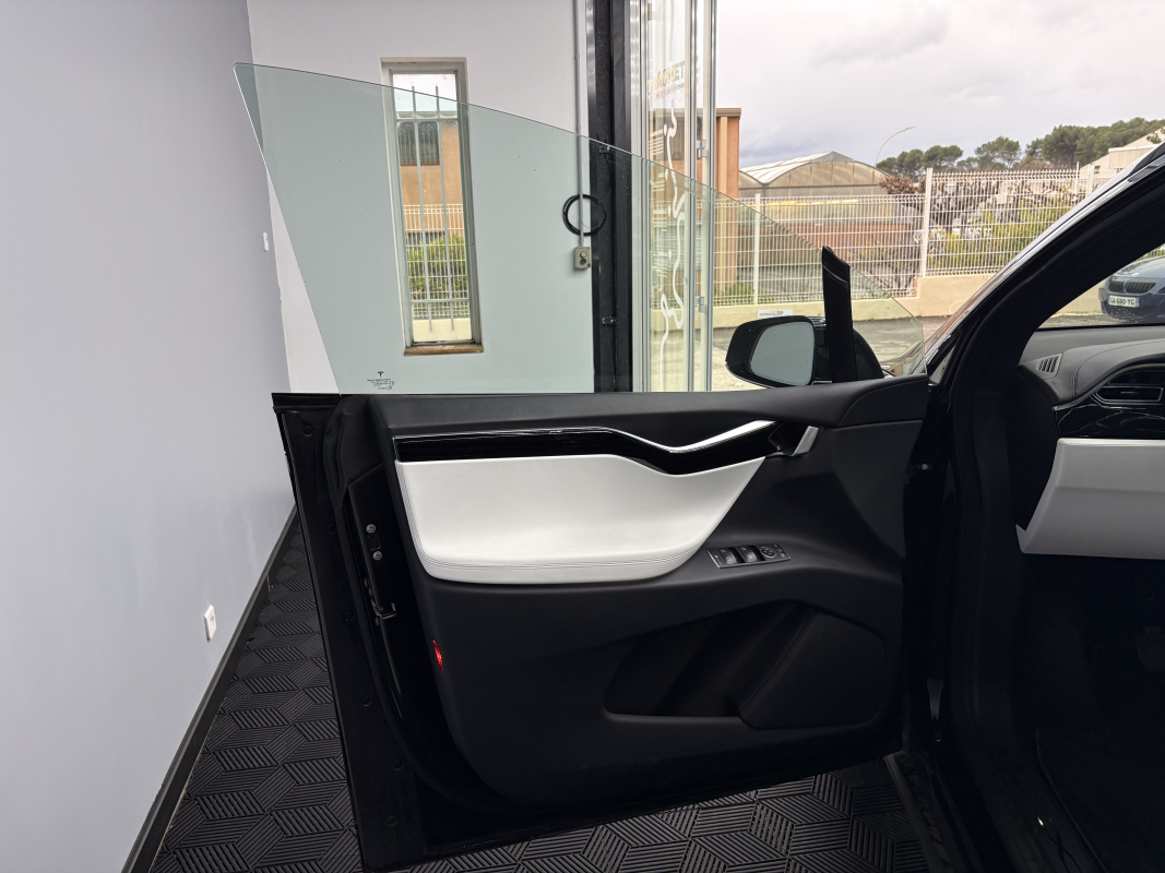 Tesla Model X — 33