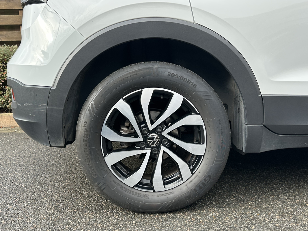 Volkswagen T-Cross — 35