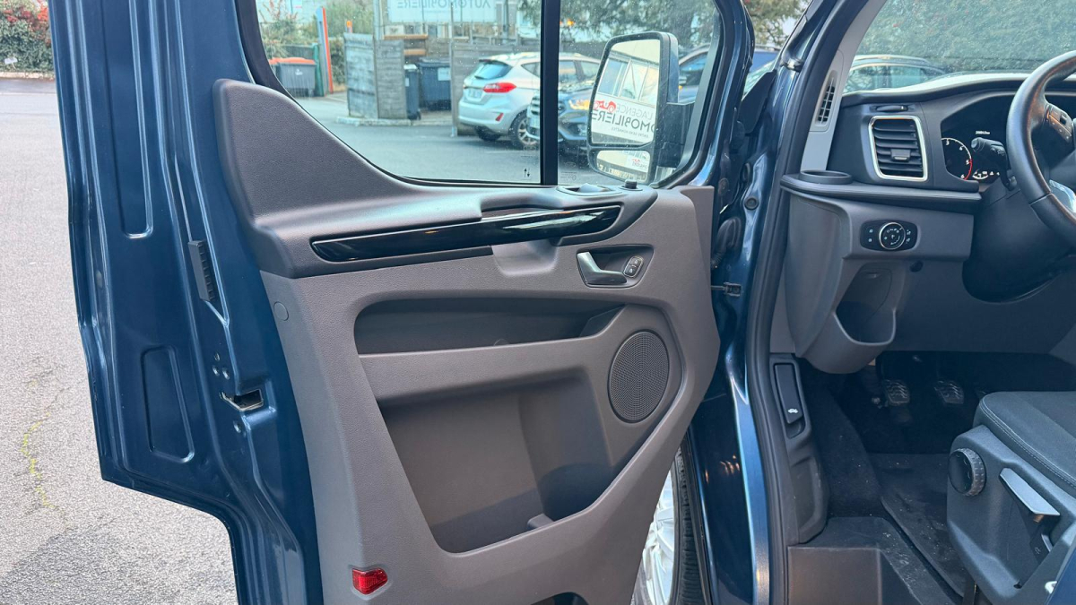 Ford Transit — 9