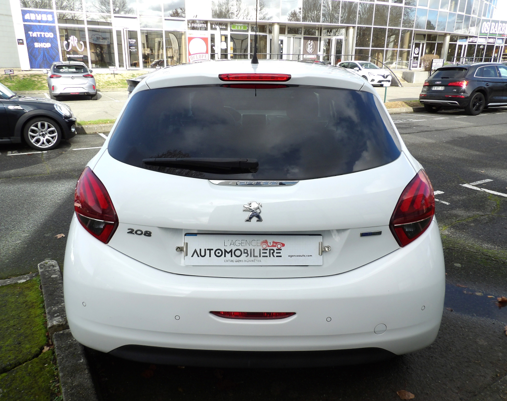 Peugeot 208 — 6