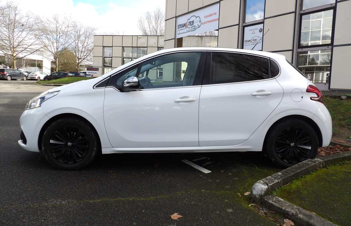 Peugeot 208 — 4