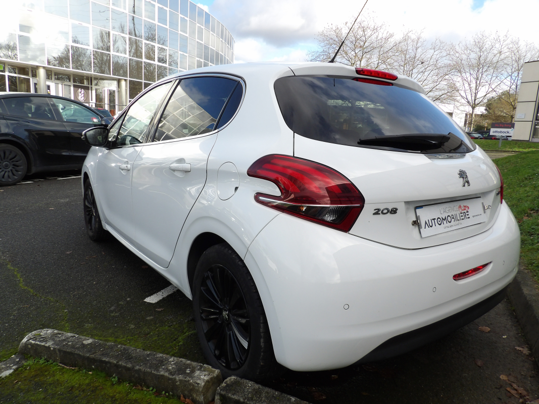 Peugeot 208 — 5