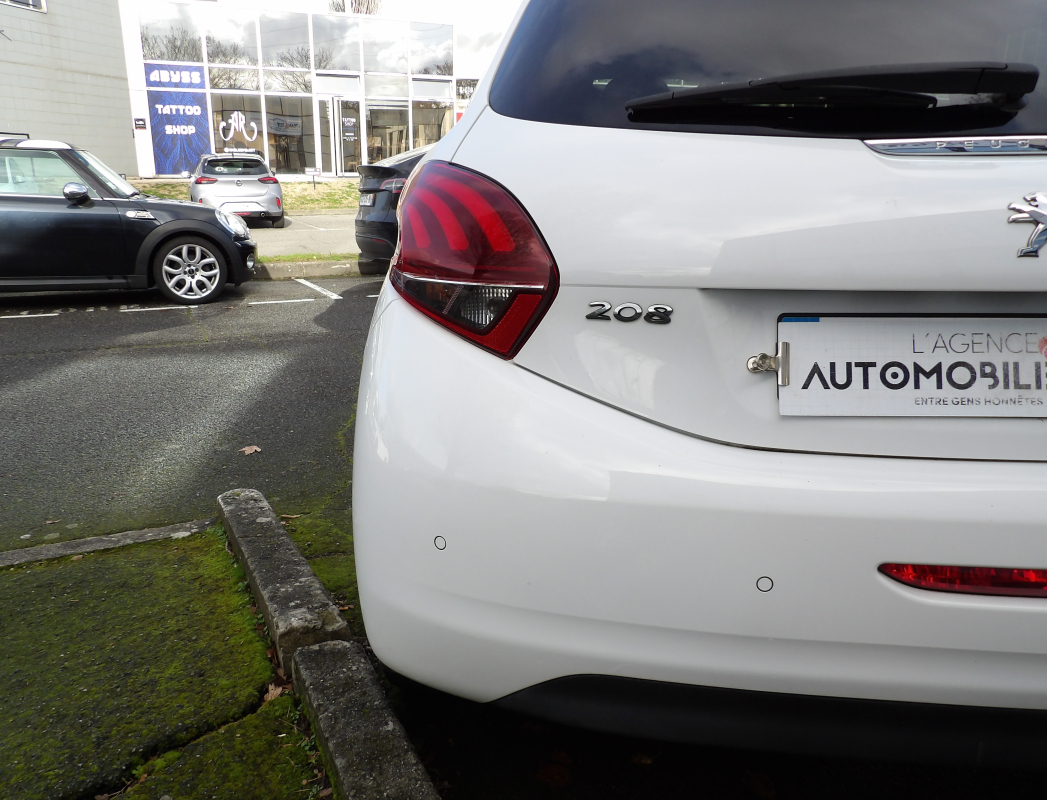 Peugeot 208 — 33