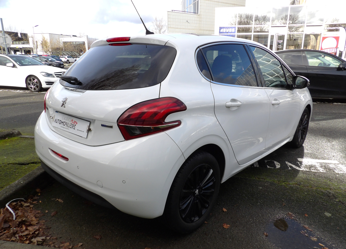Peugeot 208 — 7