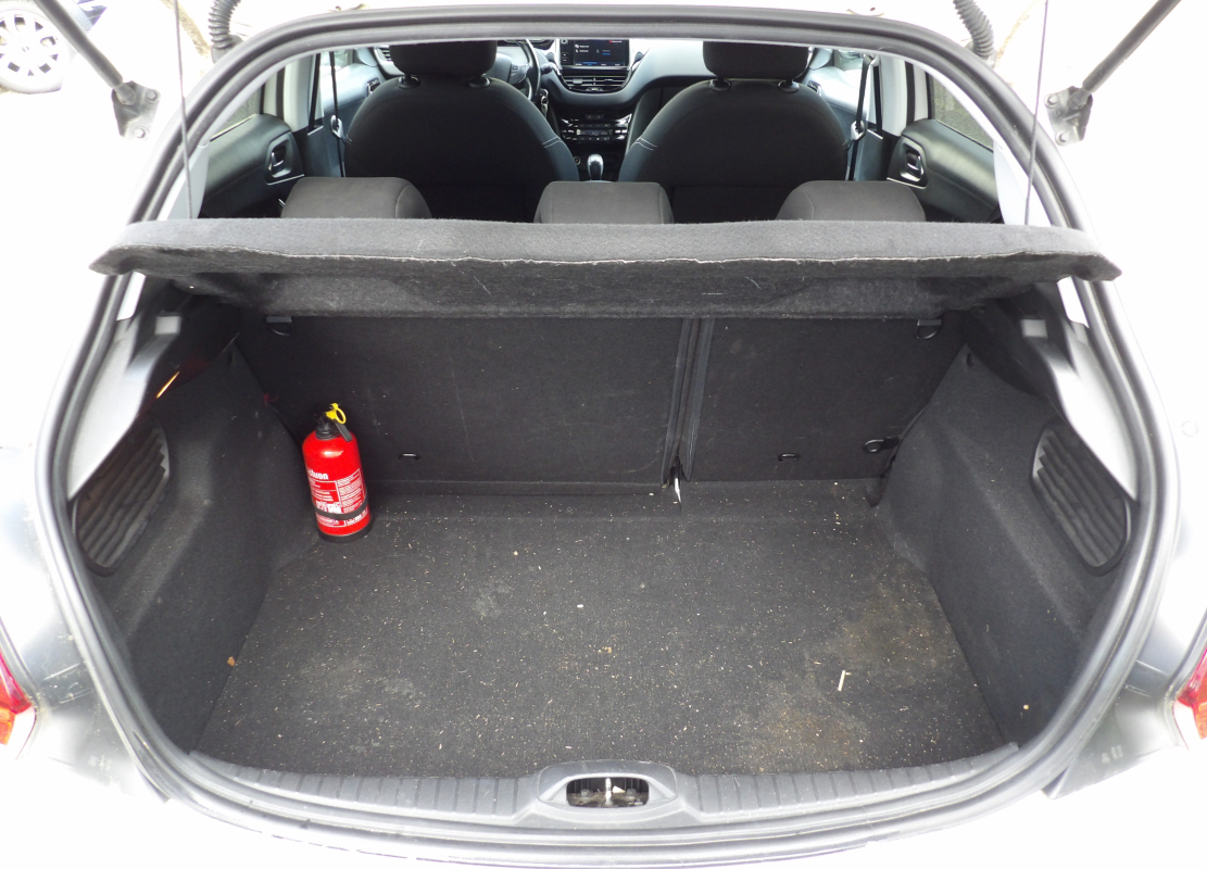 Peugeot 208 — 16
