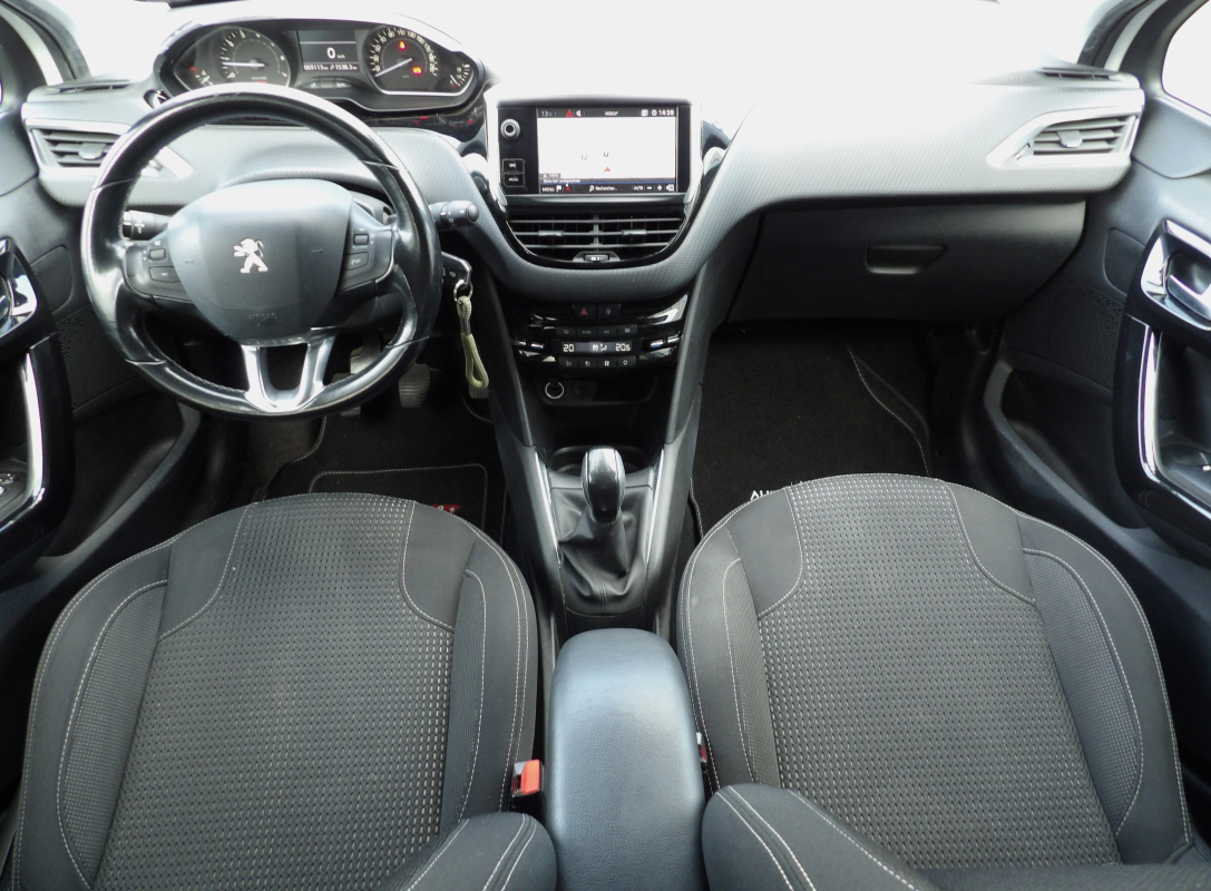 Peugeot 208 — 13