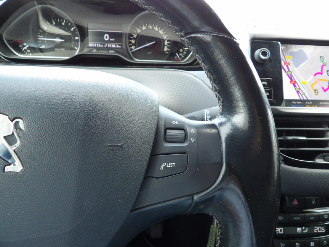 Peugeot 208 — 23