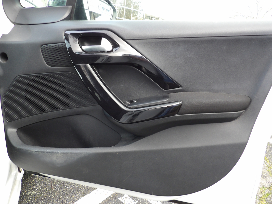 Peugeot 208 — 36