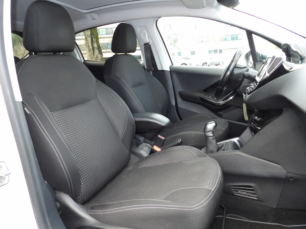 Peugeot 208 — 26
