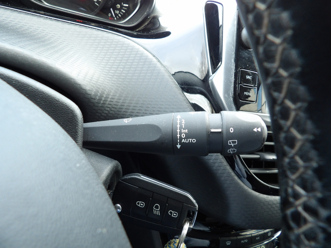 Peugeot 208 — 25