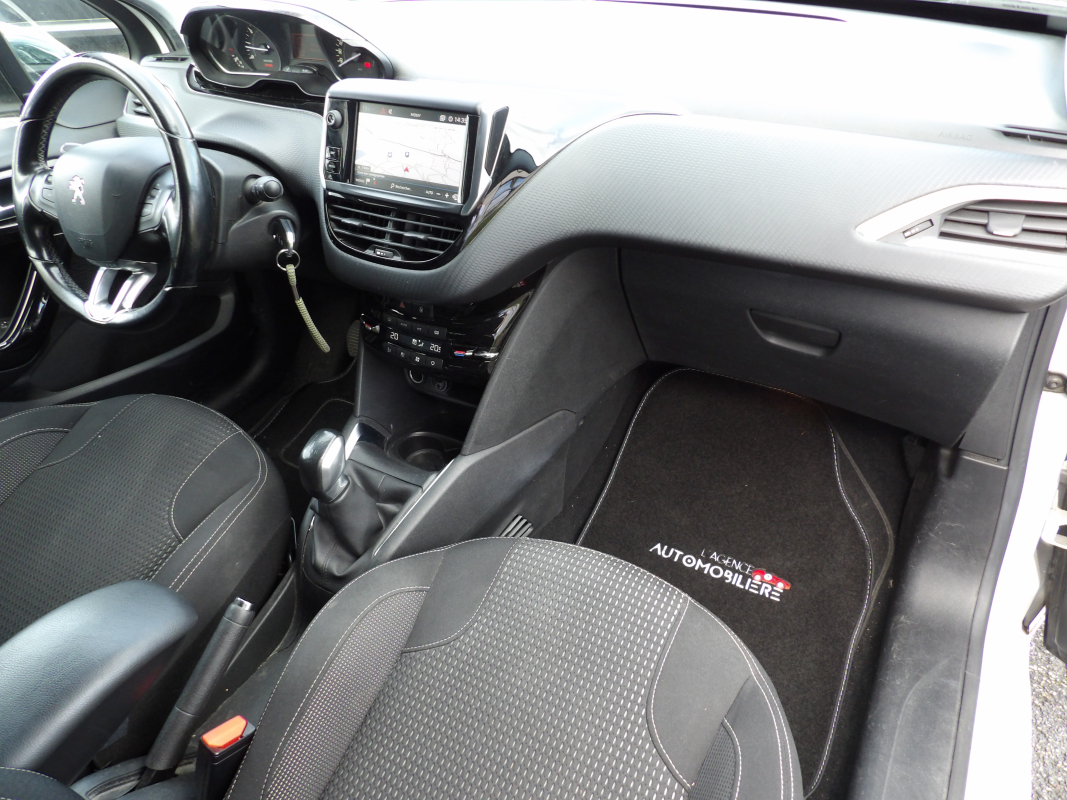 Peugeot 208 — 27