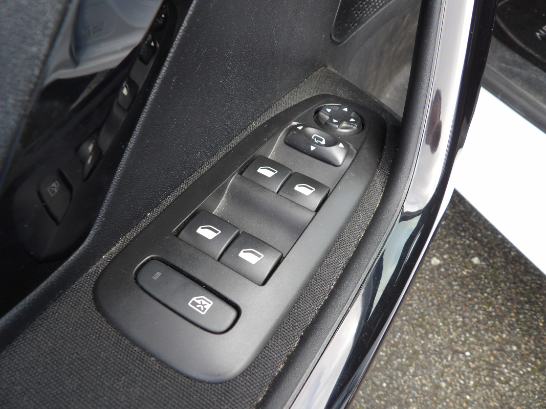 Peugeot 208 — 39