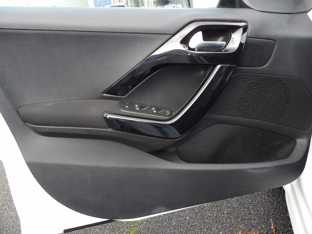 Peugeot 208 — 35