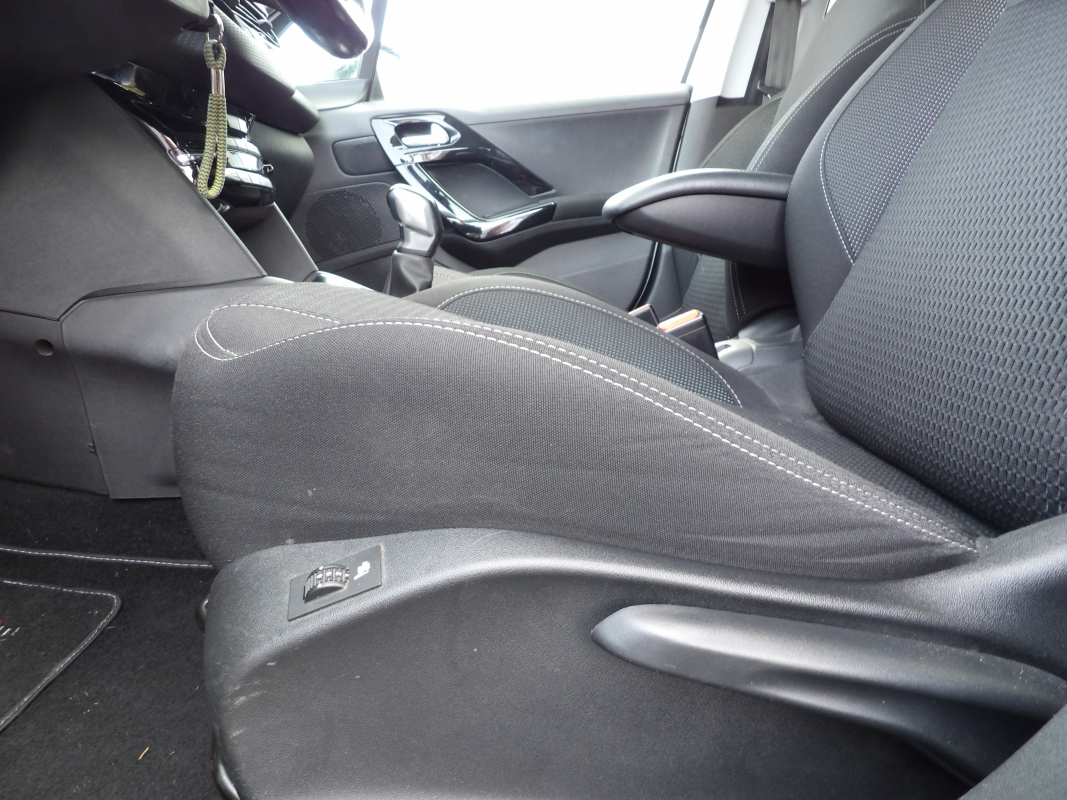 Peugeot 208 — 28