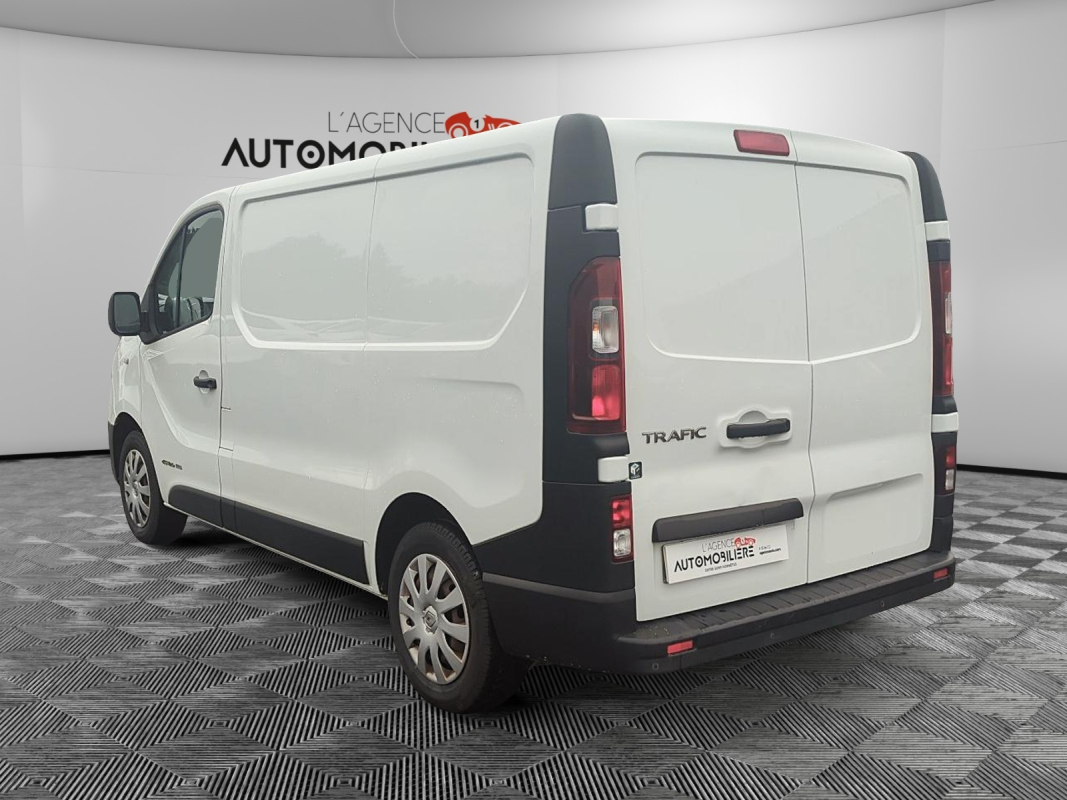 Renault Trafic Combi — 7