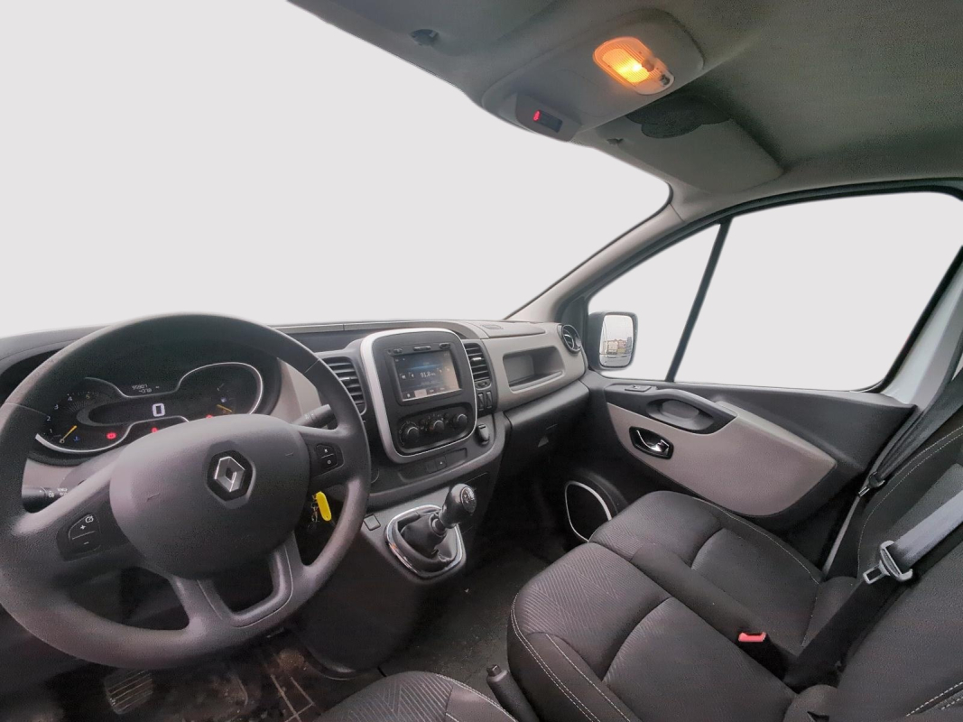 Renault Trafic Combi — 13