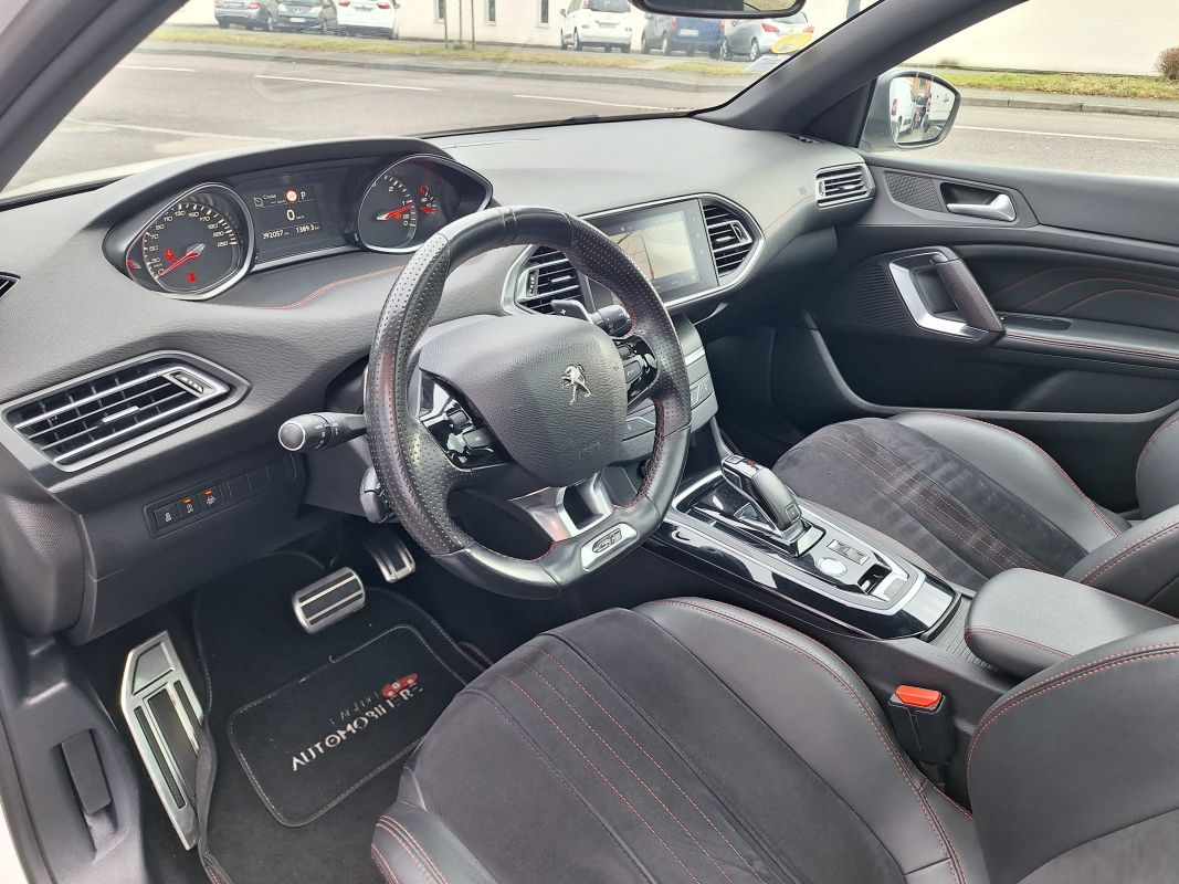 Peugeot 308 — 10