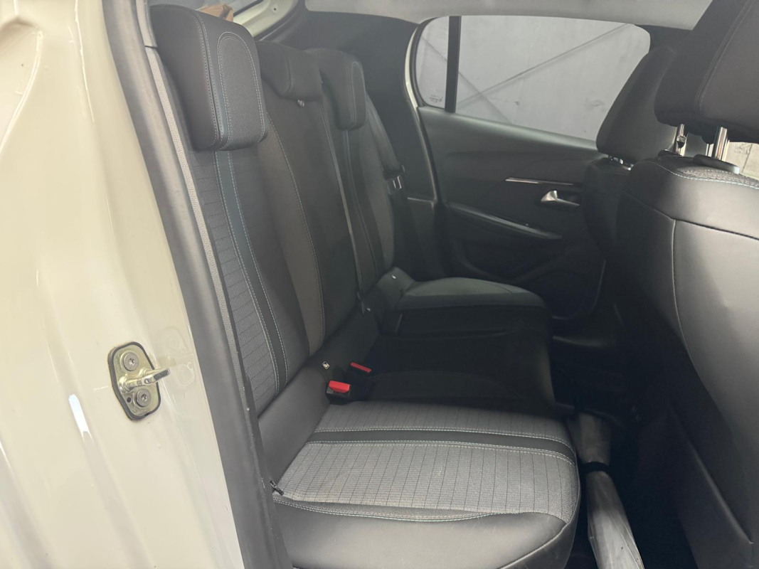 Peugeot 208 — 14