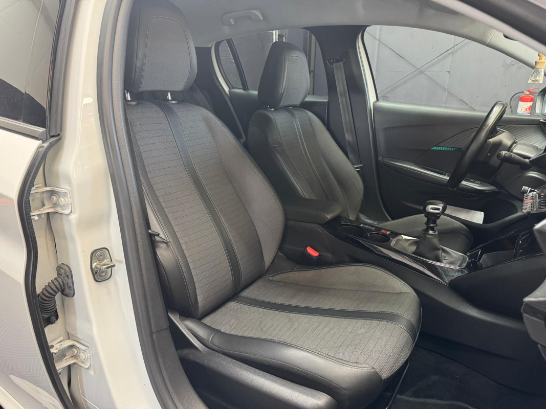 Peugeot 208 — 13