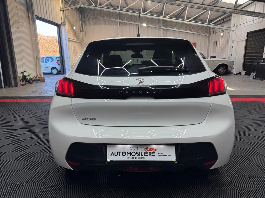 Peugeot 208 — 9