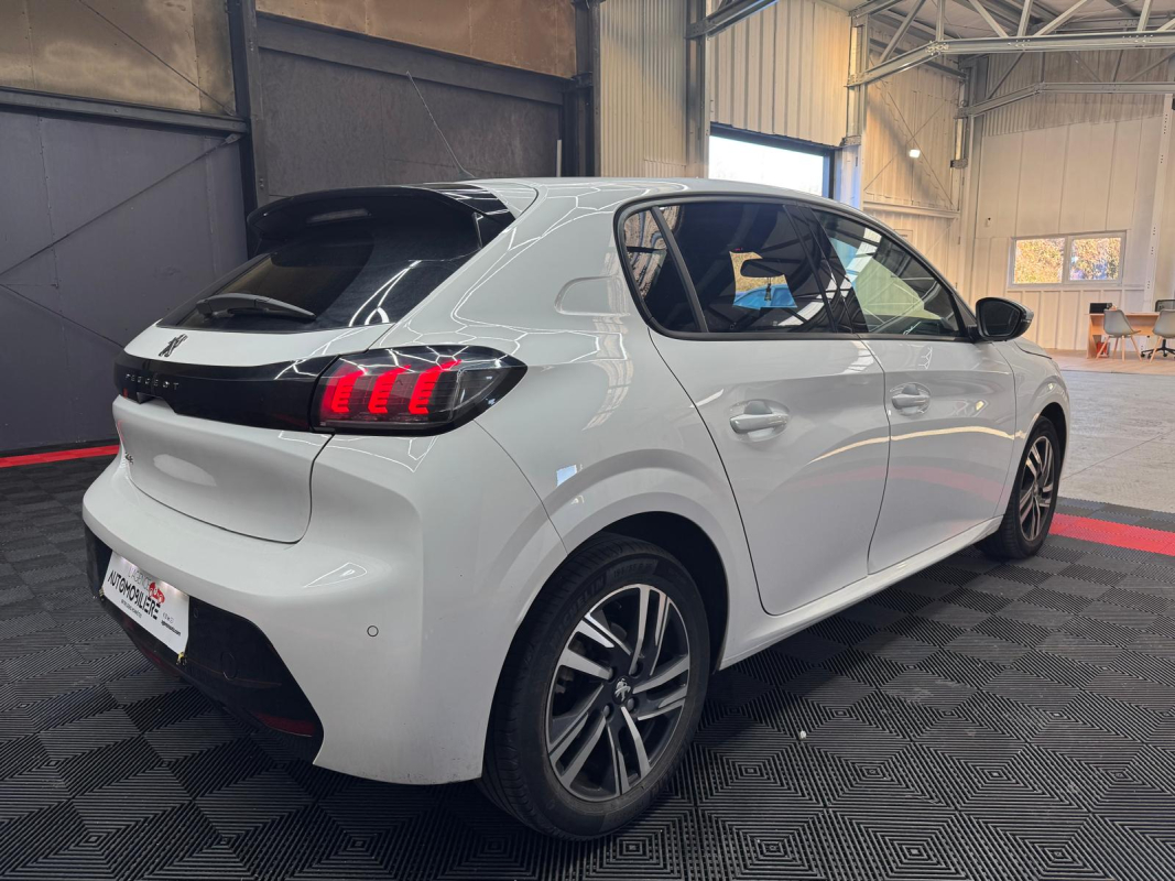 Peugeot 208 — 8