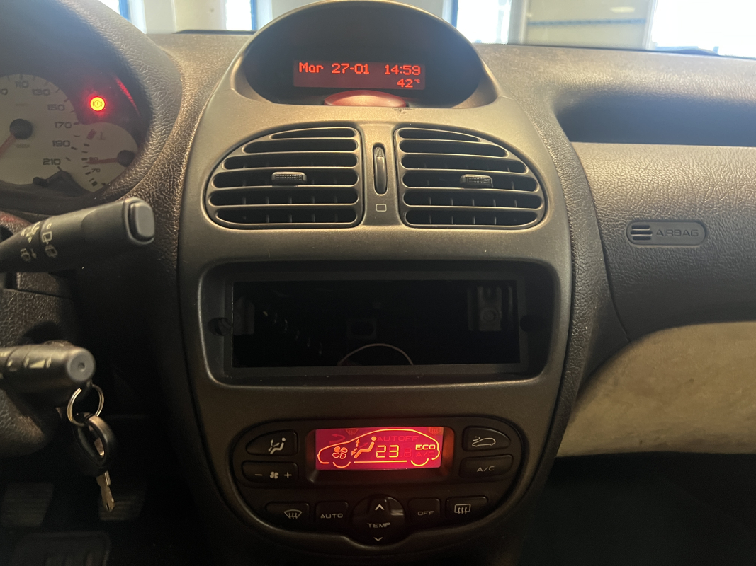 Peugeot 206 — 14