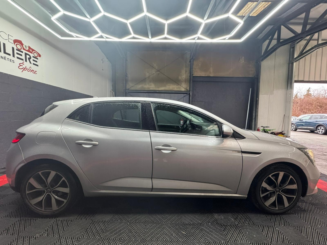 Renault Megane — 9