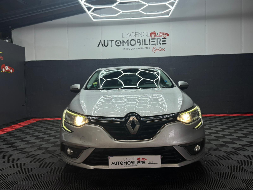Renault Megane — 3