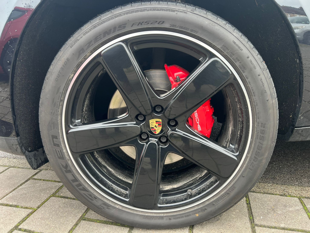 Porsche Macan — 33