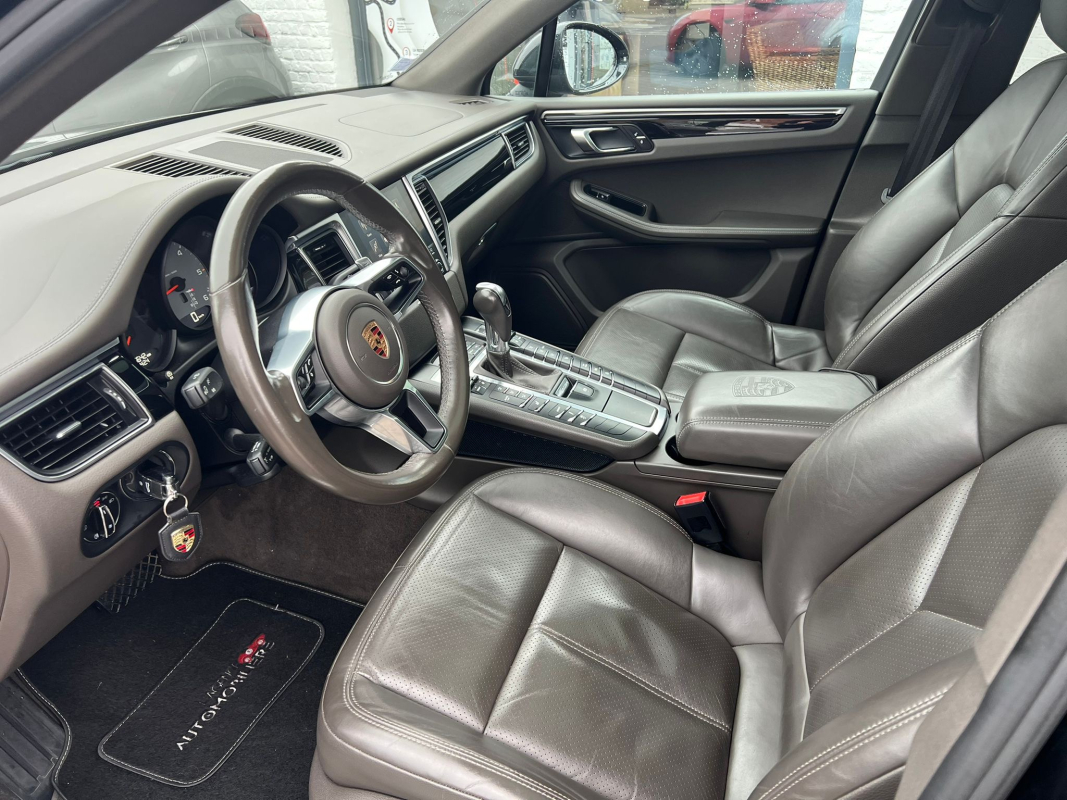 Porsche Macan — 10