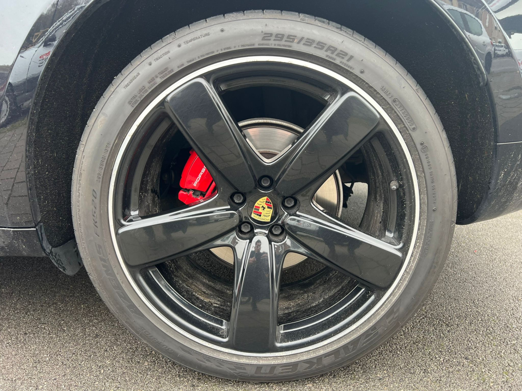 Porsche Macan — 32