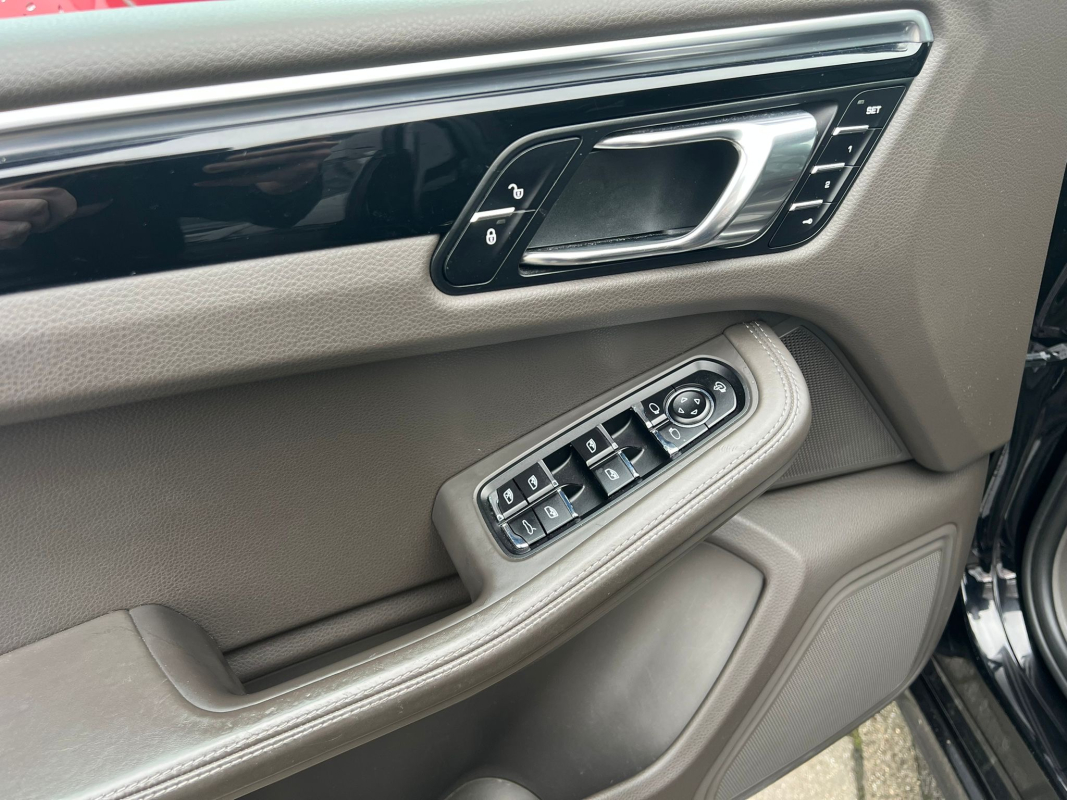 Porsche Macan — 21