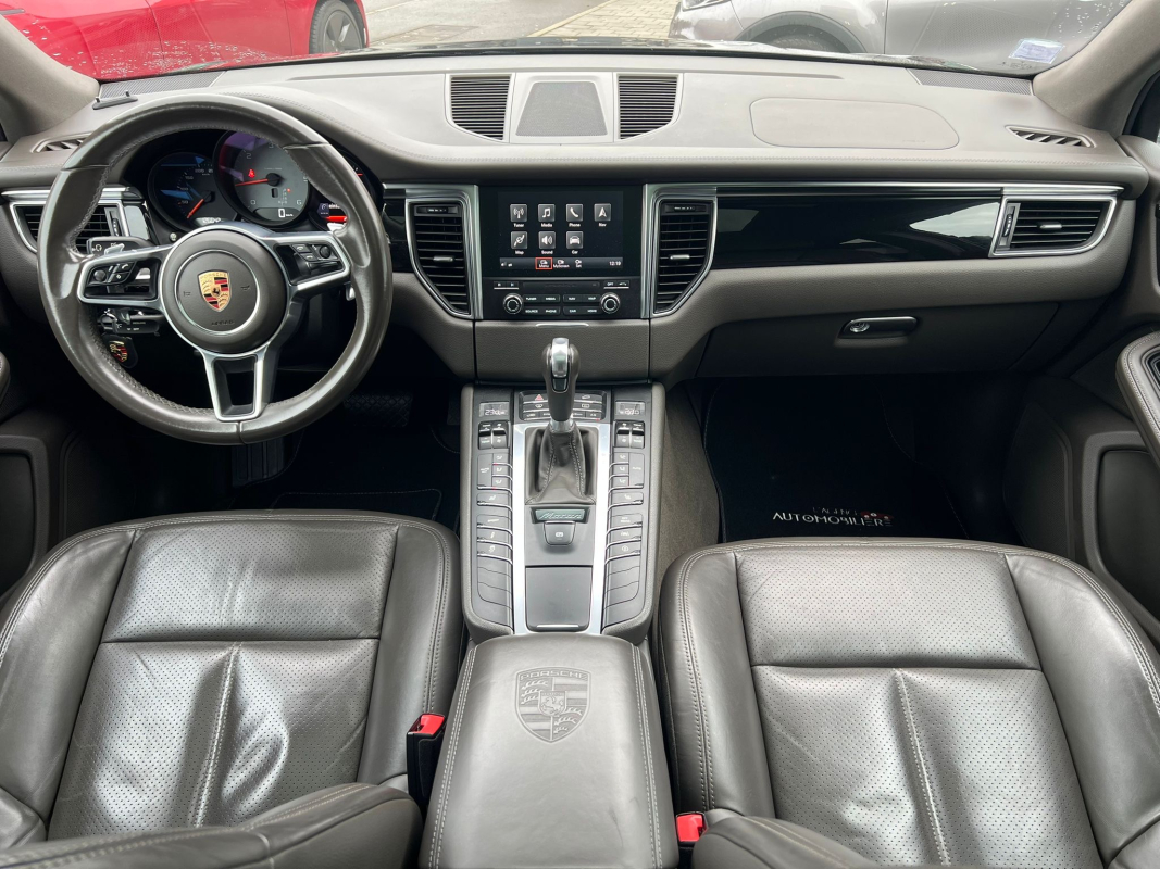 Porsche Macan — 2