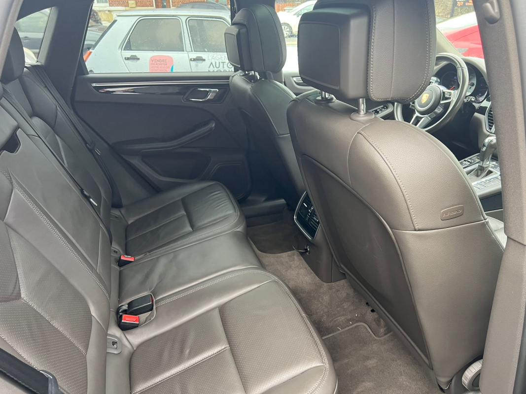 Porsche Macan — 13