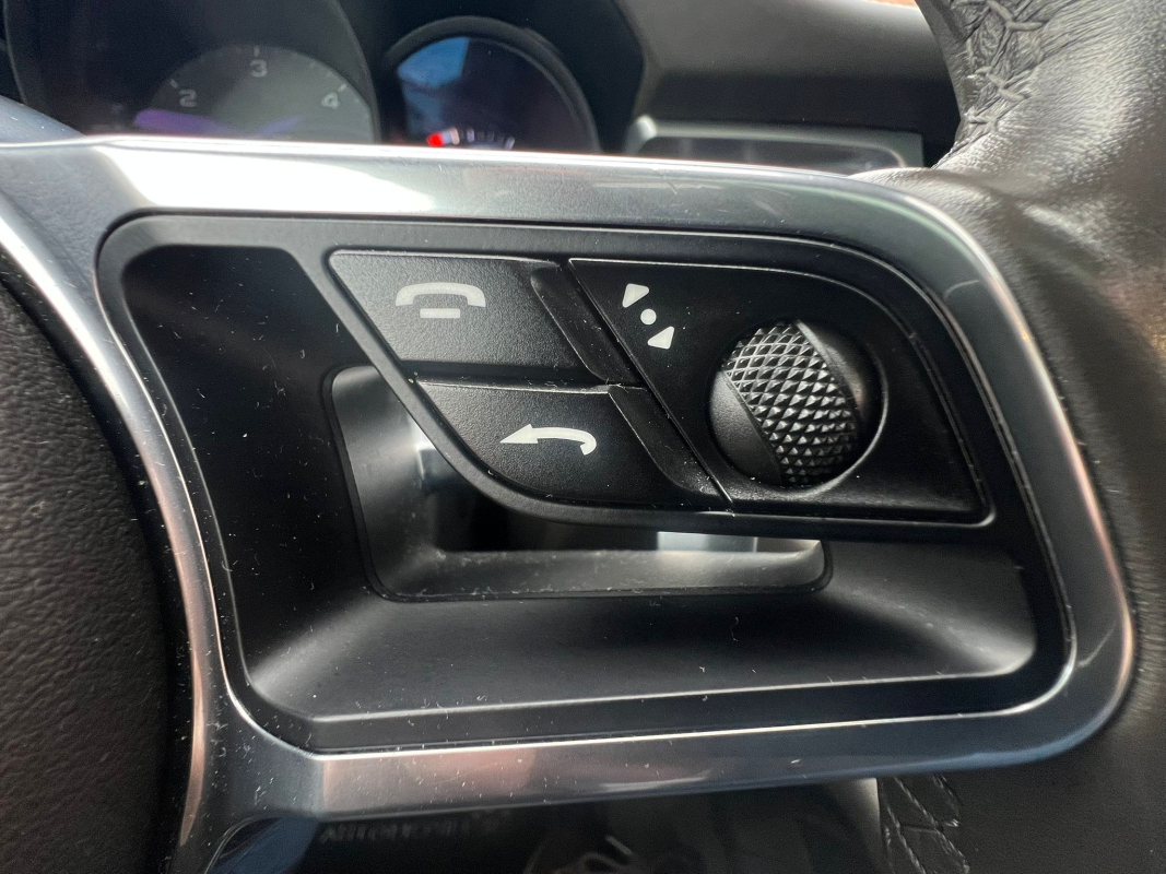 Porsche Macan — 35