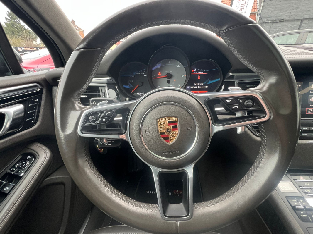 Porsche Macan — 17