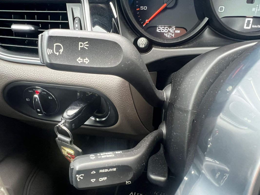 Porsche Macan — 36