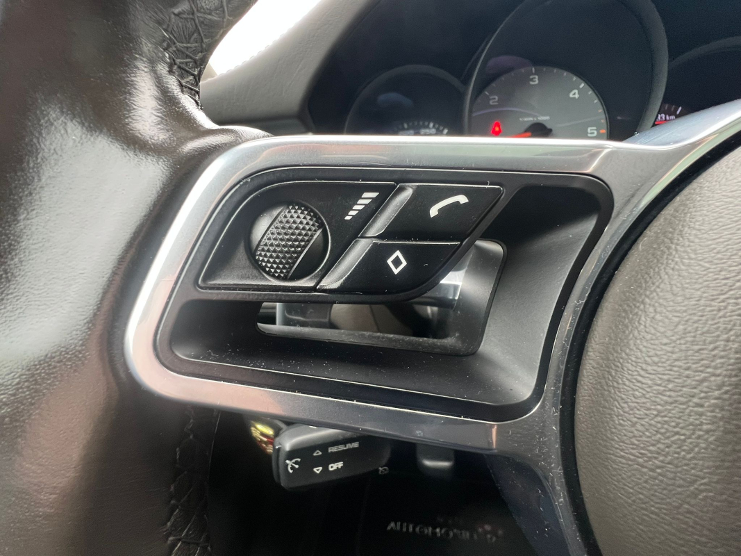 Porsche Macan — 37